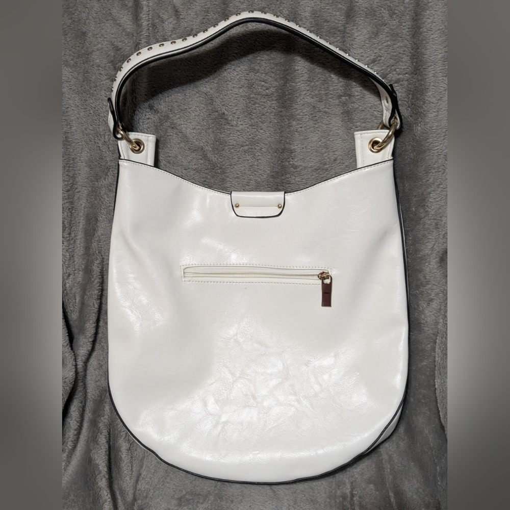 💥 CLEARANCE💥Large white shoulder bag, faux leather,excellent condition,tassels - Picture 2 of 16